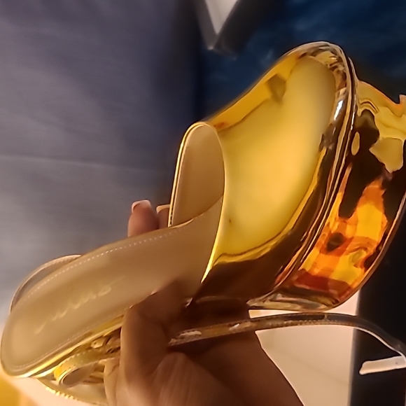 Shoes - Picture 6 of 8